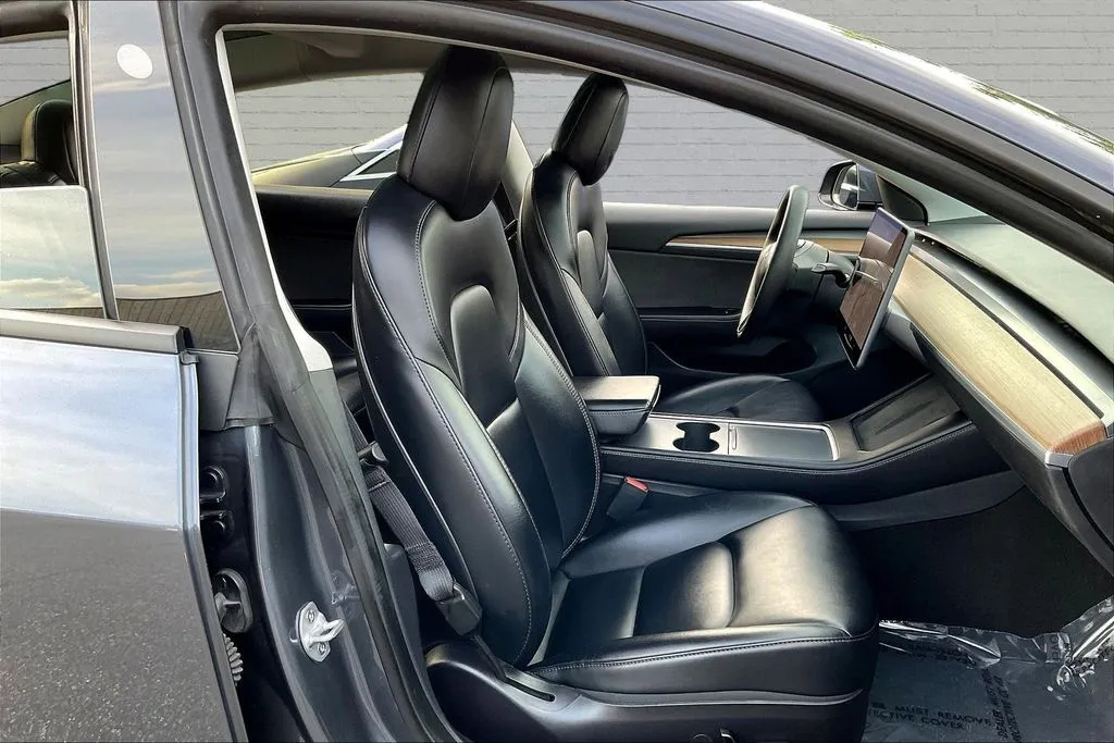 Tesla Model 3 photo 24