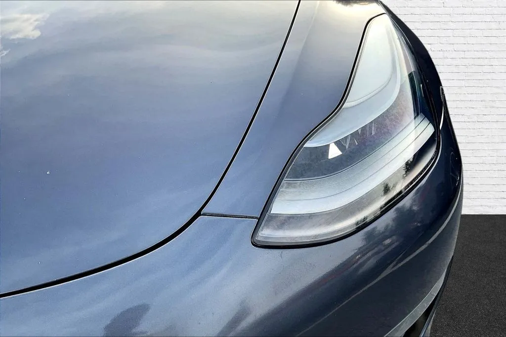 Tesla Model 3 photo 26