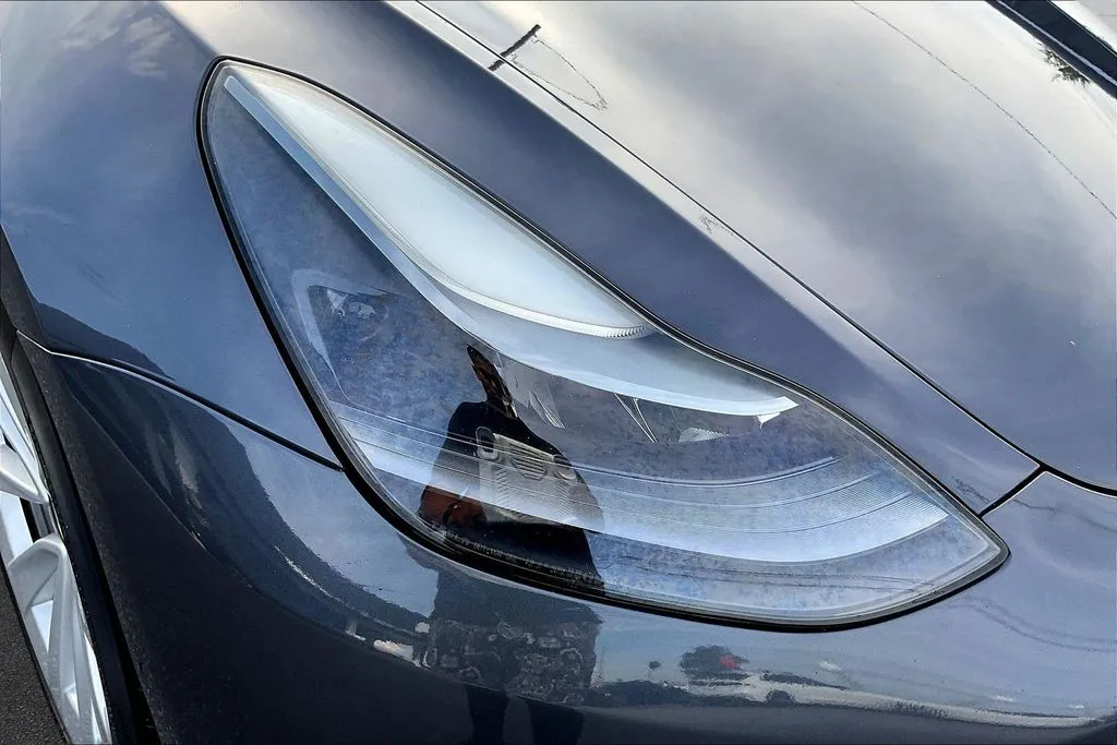 Tesla Model 3 photo 25