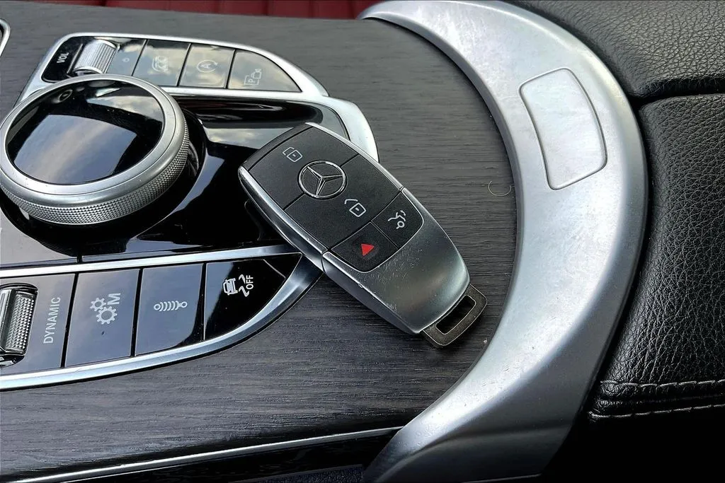 Mercedes-Benz C-Class photo 32