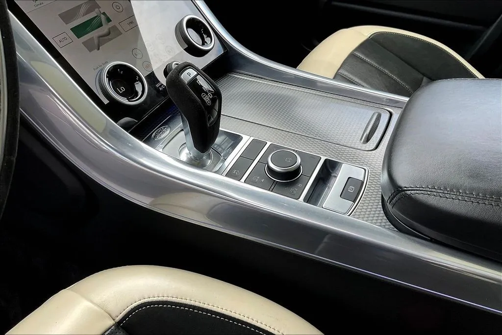Land Rover Range Rover Sport photo 17