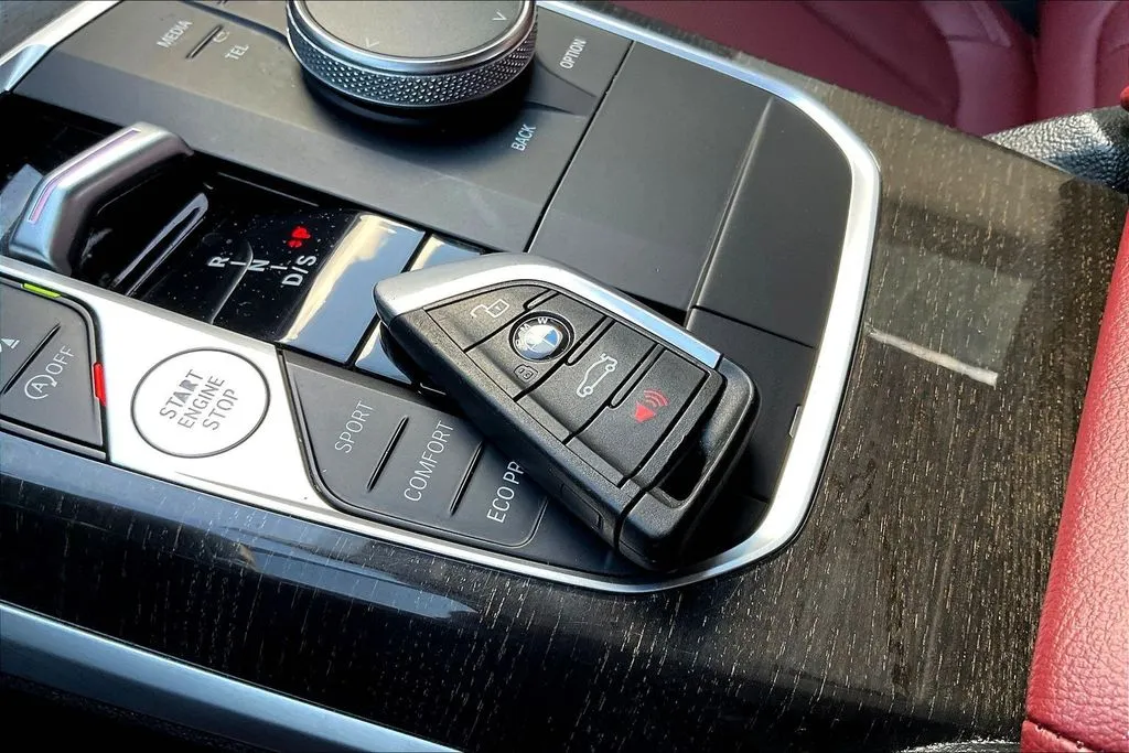 BMW 3 Series photo 32