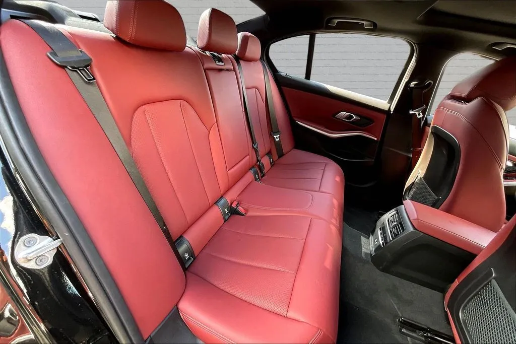 BMW 3 Series photo 24