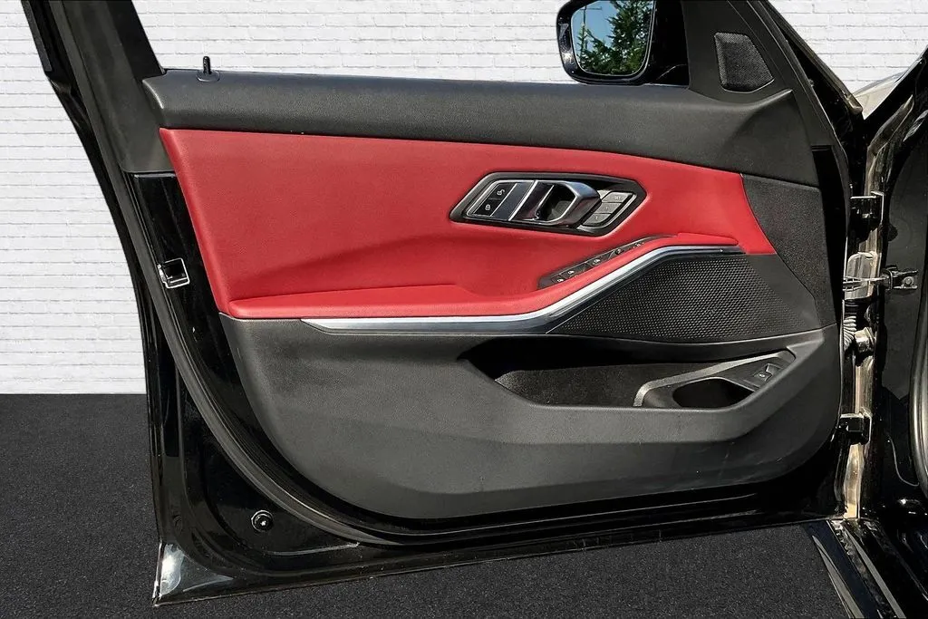 BMW 3 Series photo 19