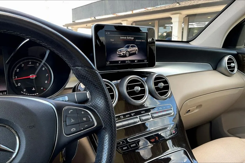 Mercedes-Benz GLC photo 13