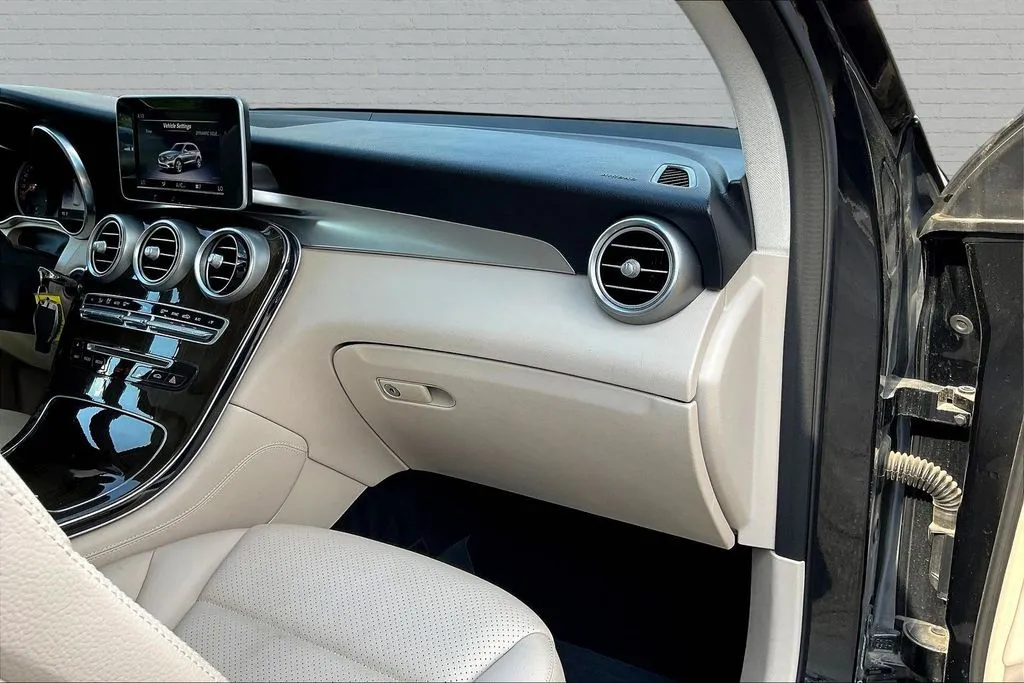 Mercedes-Benz GLC photo 20