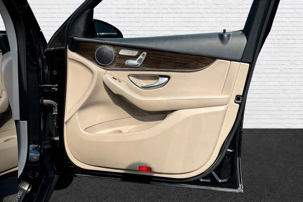 Mercedes-Benz GLC photo 22