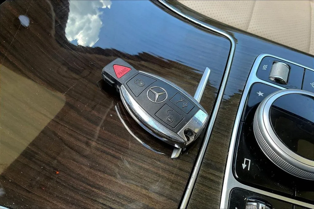 Mercedes-Benz GLC photo 27