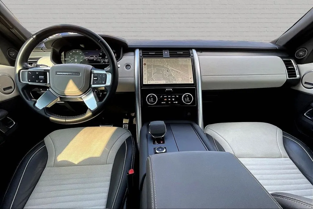 Land Rover Discovery photo 7