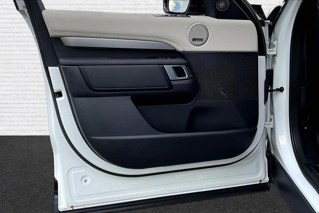 Land Rover Discovery photo 18