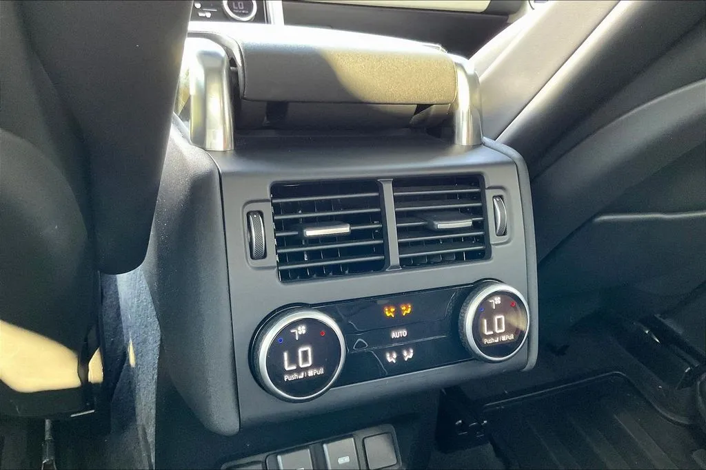 Land Rover Discovery photo 10