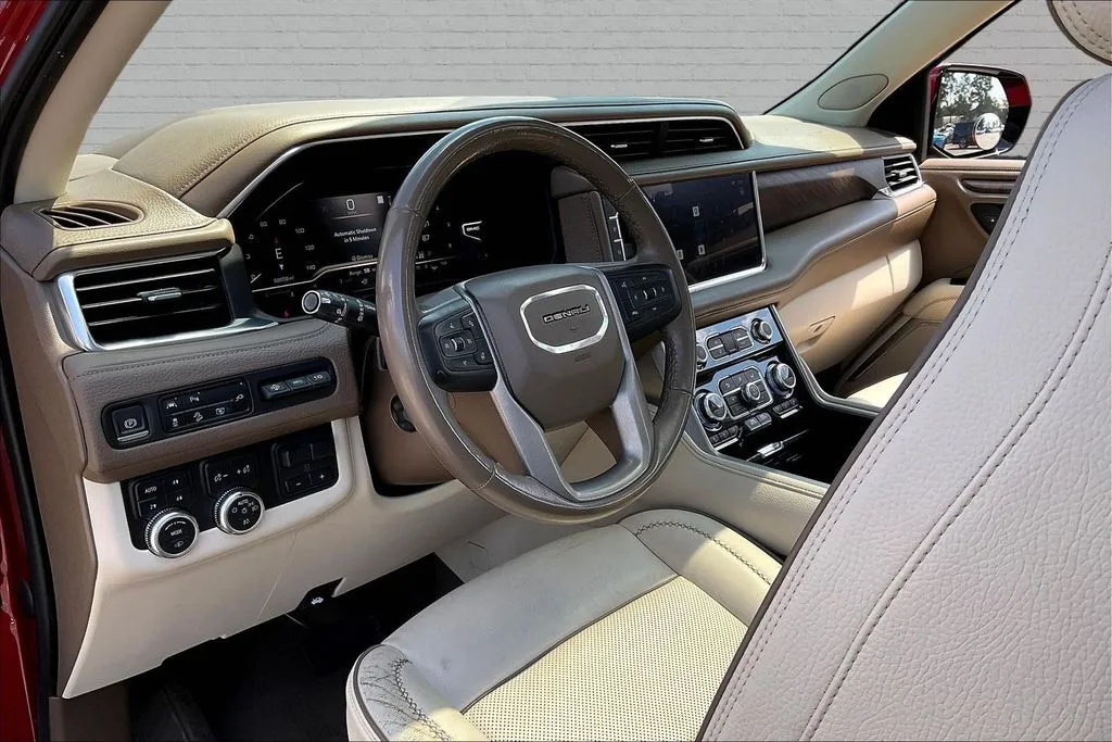 GMC Yukon XL photo 14