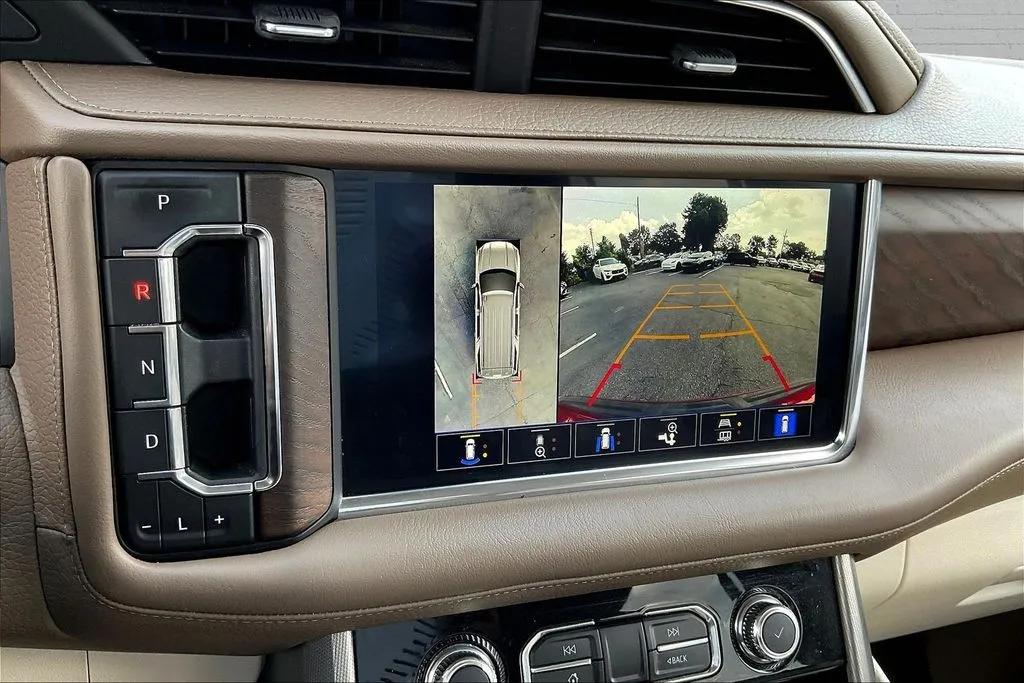 GMC Yukon XL photo 12