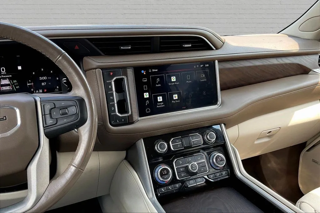 GMC Yukon XL photo 9