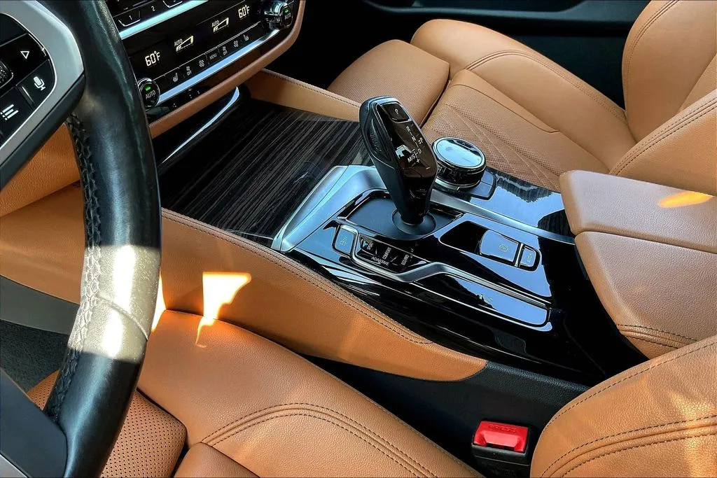 BMW 5 Series photo 18