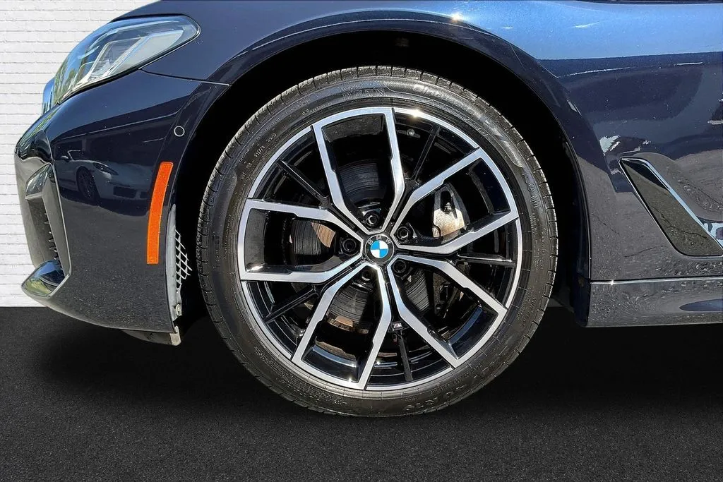BMW 5 Series photo 32