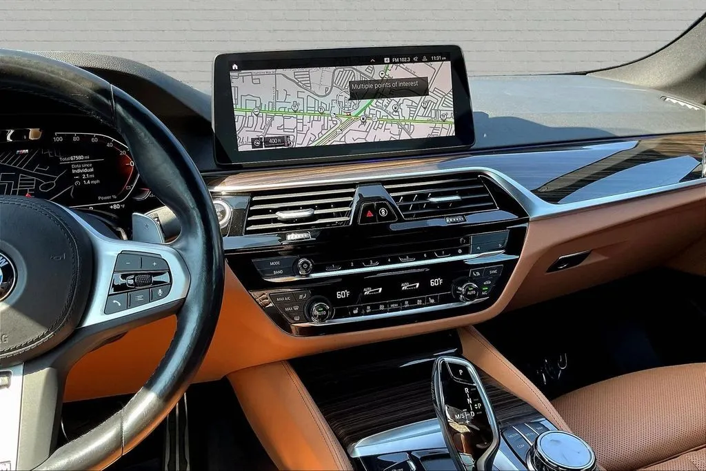 BMW 5 Series photo 9