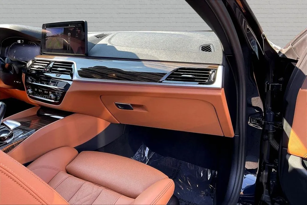 BMW 5 Series photo 26