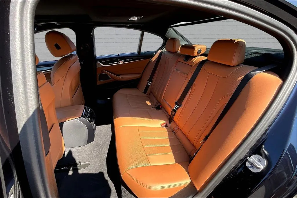 BMW 5 Series photo 22