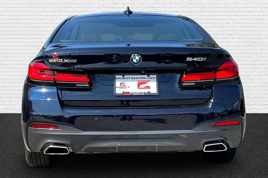 BMW 5 Series photo 5