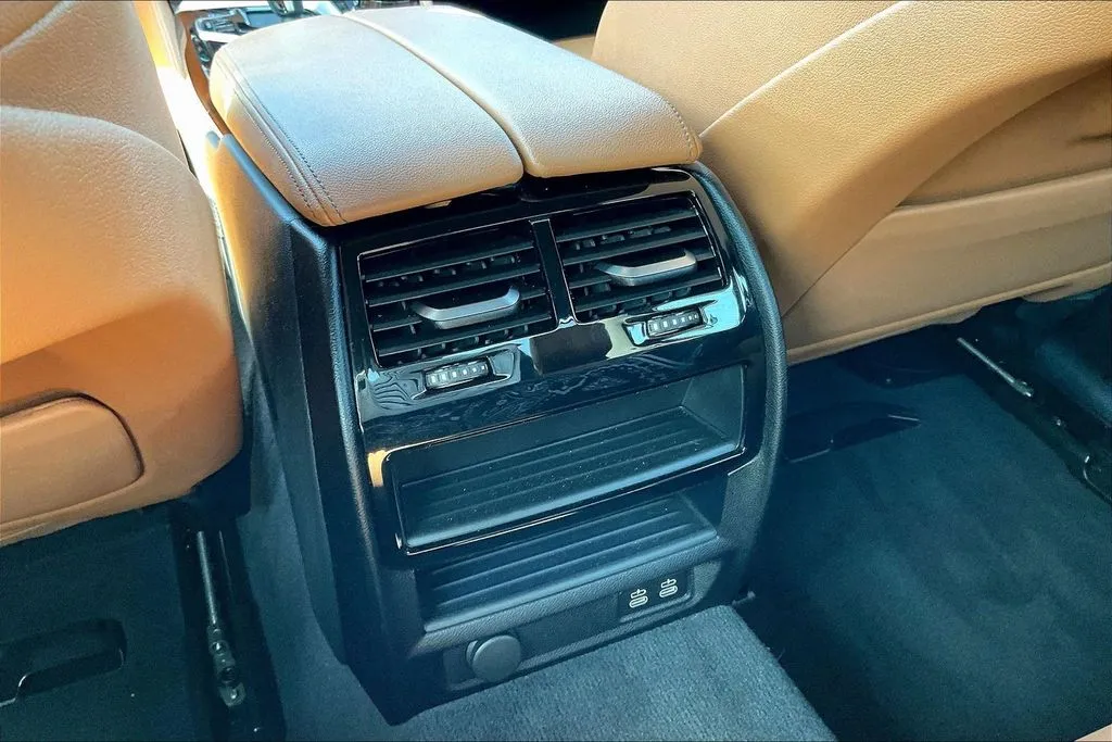 BMW 5 Series photo 10