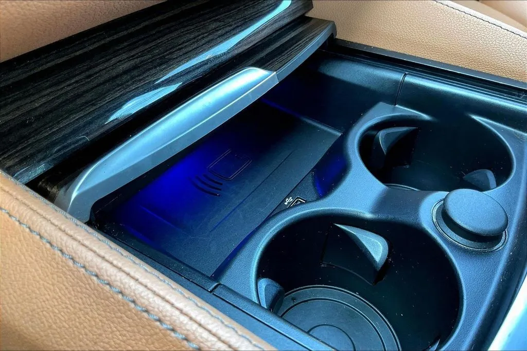 BMW 5 Series photo 16