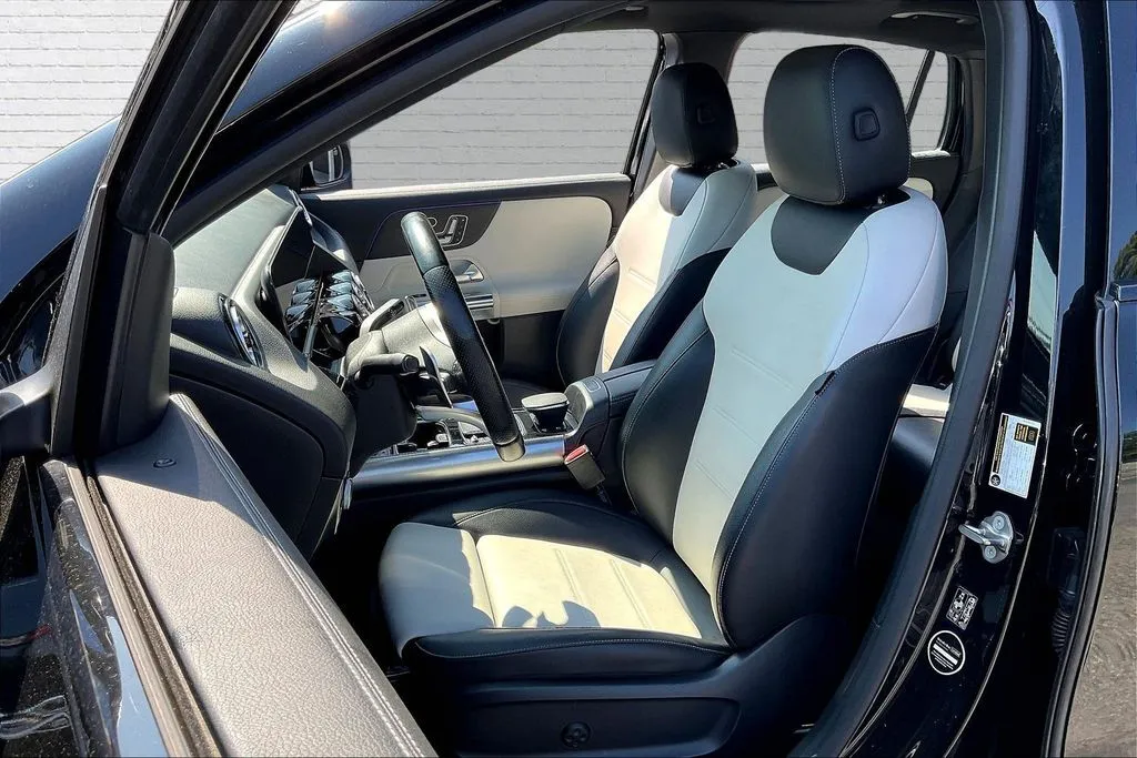 Mercedes-Benz GLA photo 18