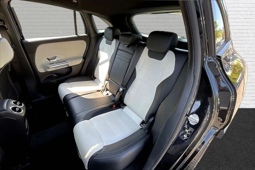 Mercedes-Benz GLA photo 19