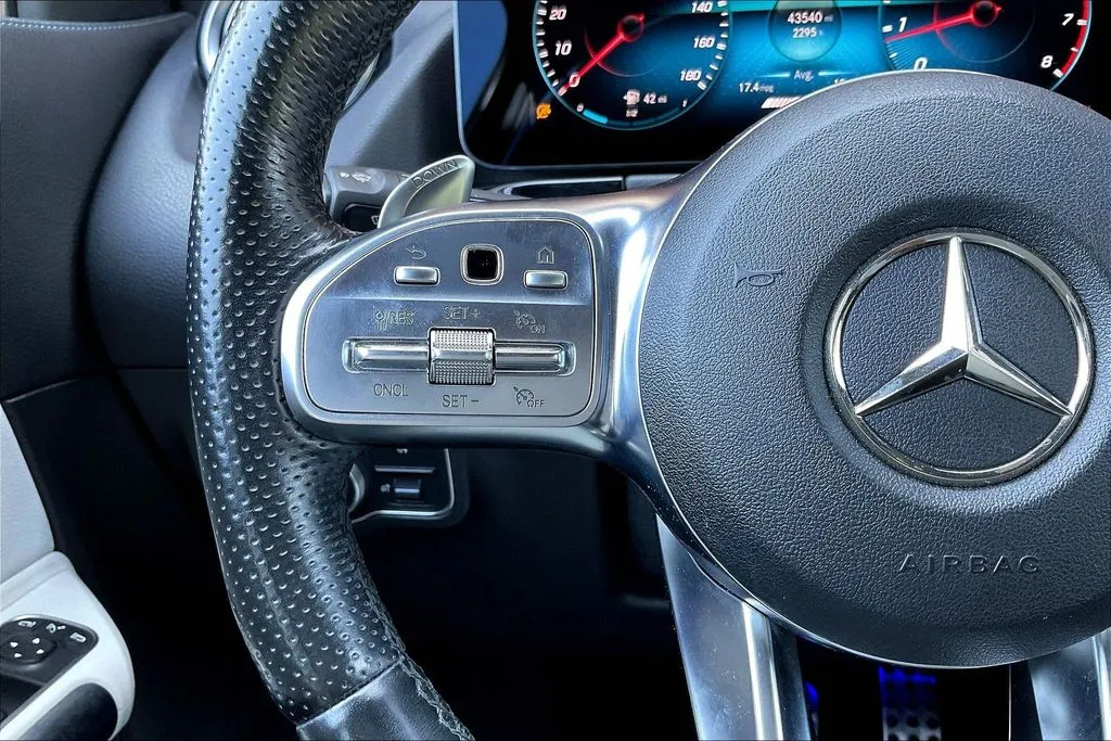 Mercedes-Benz GLA photo 9