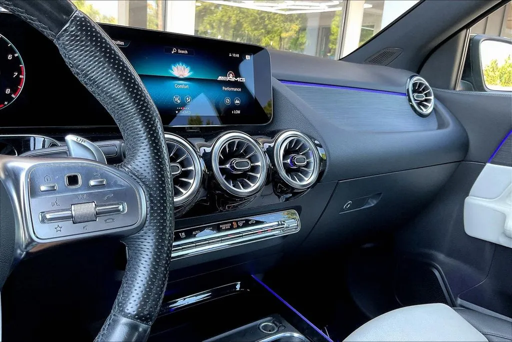 Mercedes-Benz GLA photo 13