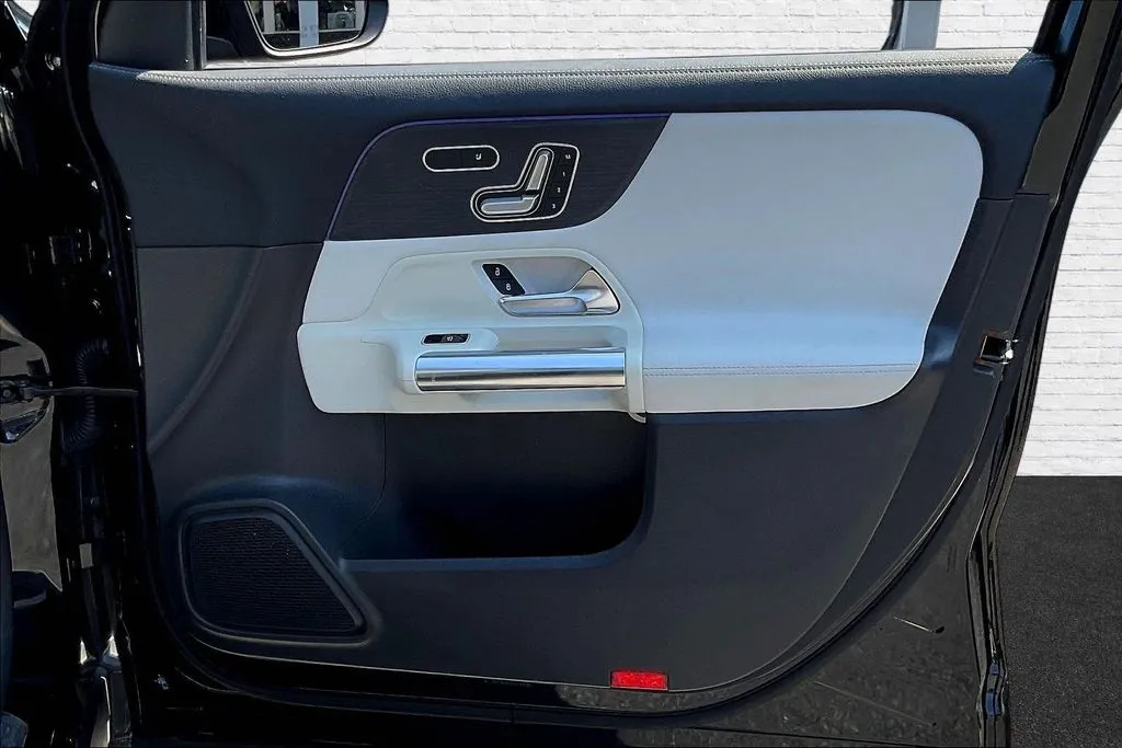 Mercedes-Benz GLA photo 25