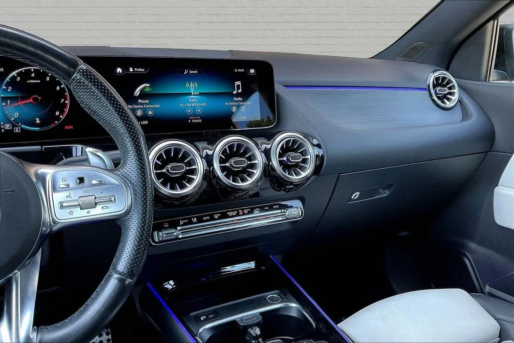 Mercedes-Benz GLA photo 8