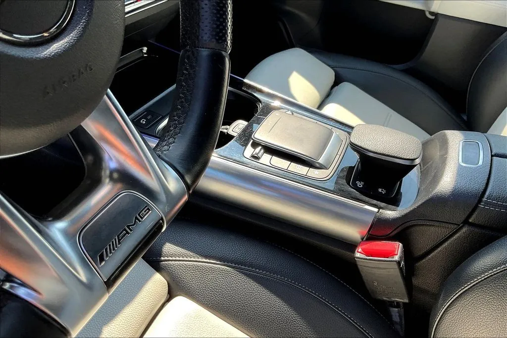 Mercedes-Benz GLA photo 15