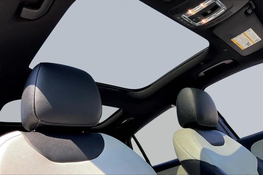 Mercedes-Benz GLA photo 24