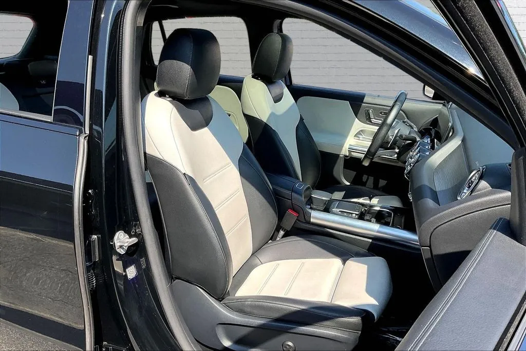 Mercedes-Benz GLA photo 26