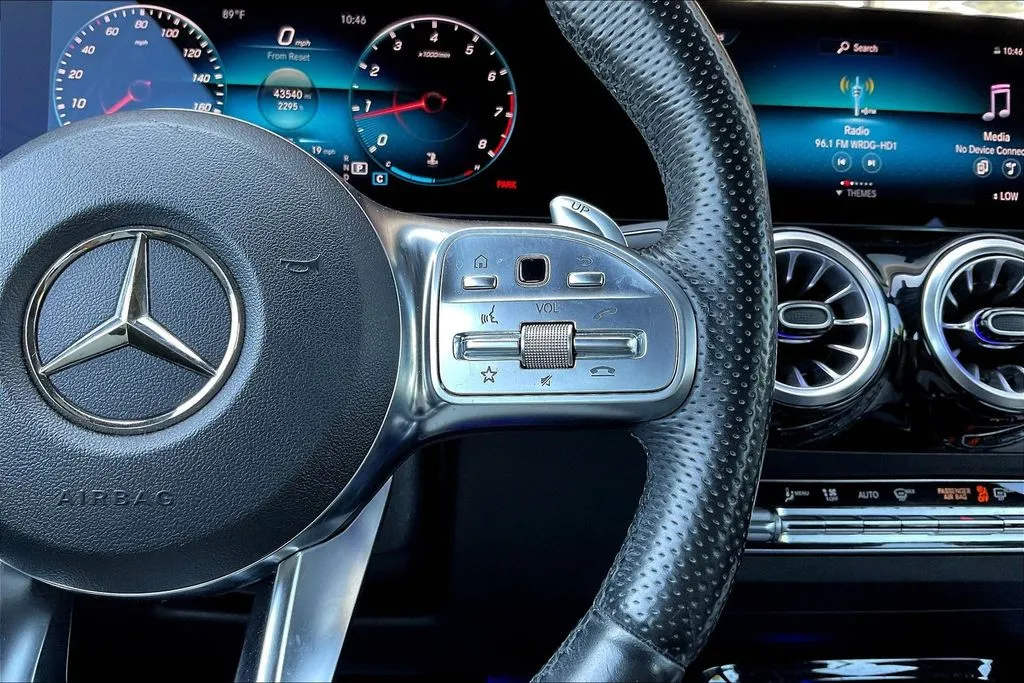 Mercedes-Benz GLA photo 10
