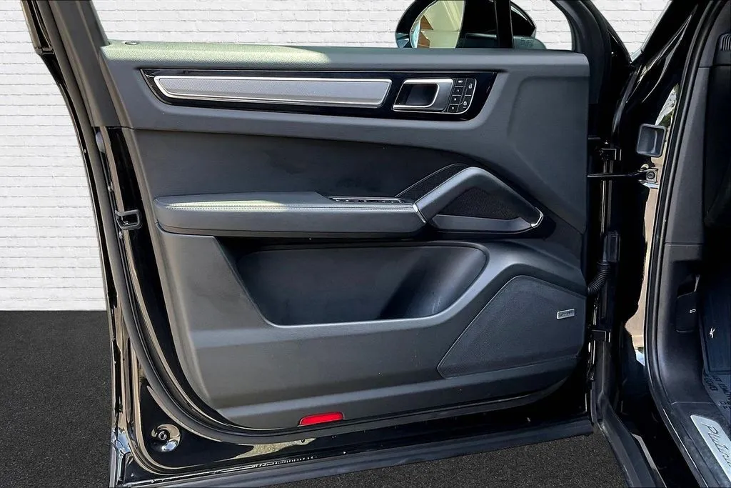 Porsche Cayenne Coupe photo 18