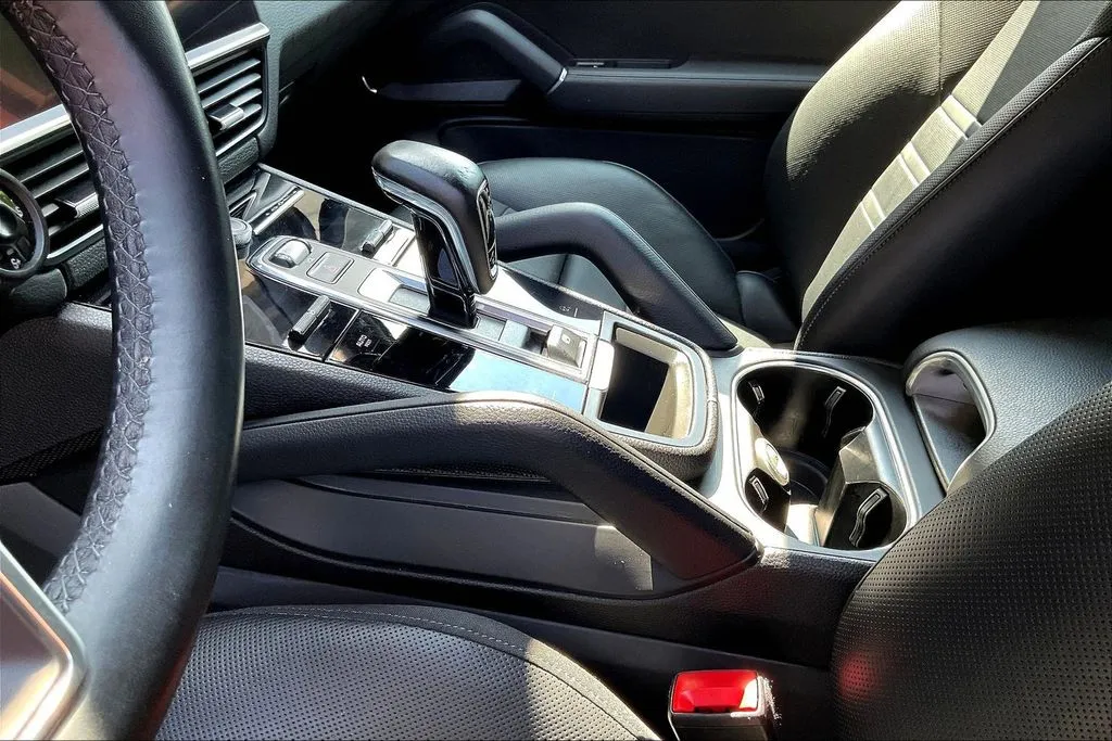 Porsche Cayenne Coupe photo 16