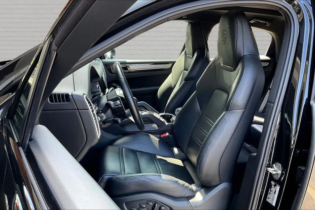 Porsche Cayenne Coupe photo 19