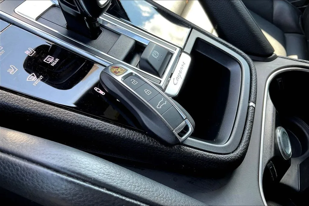 Porsche Cayenne Coupe photo 30