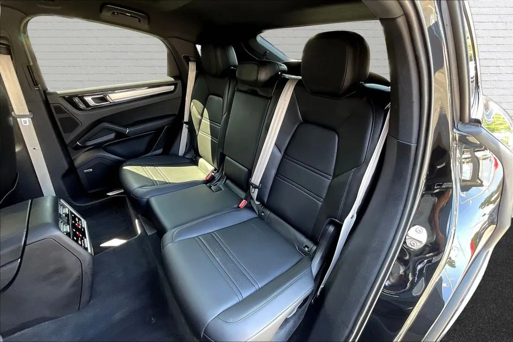Porsche Cayenne Coupe photo 20