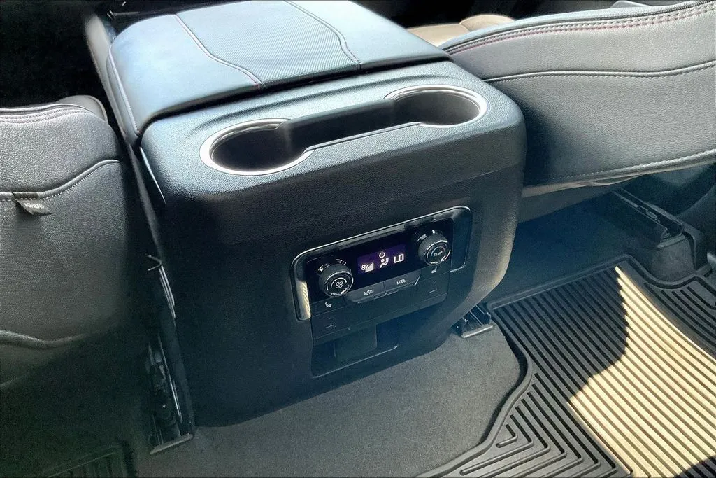 Chevrolet Tahoe photo 10