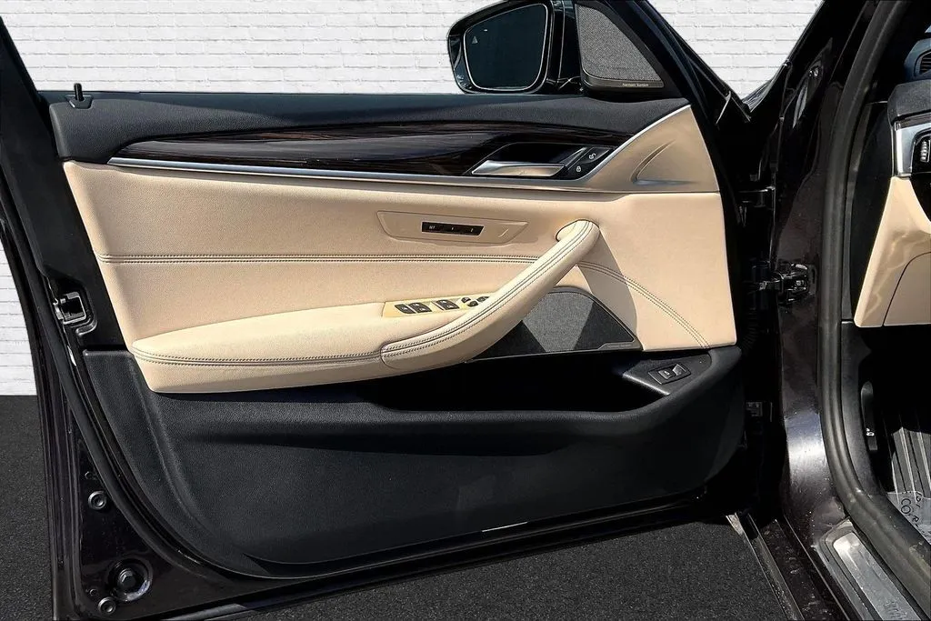 BMW 5 Series photo 19
