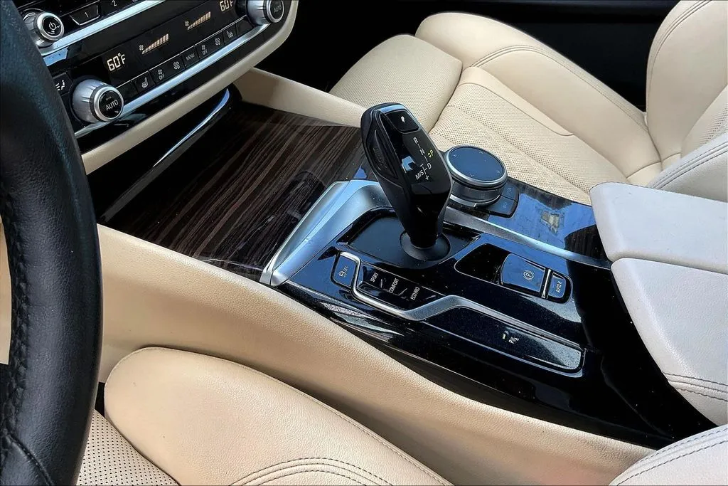 BMW 5 Series photo 17