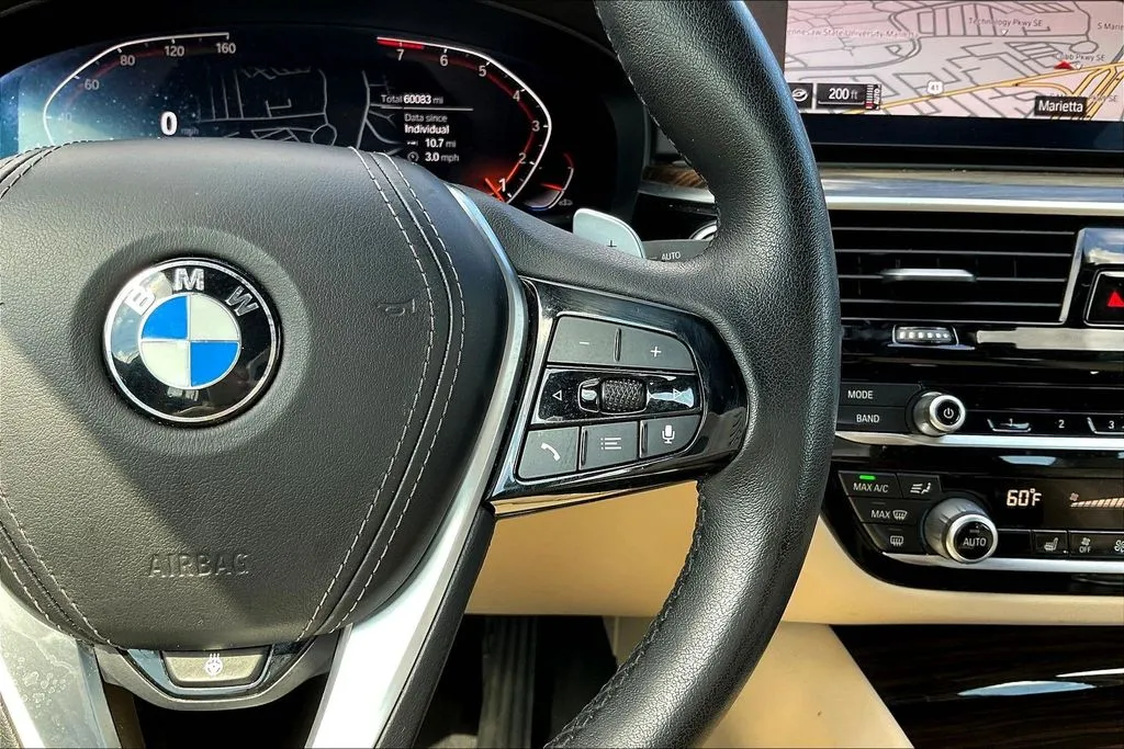 BMW 5 Series photo 12