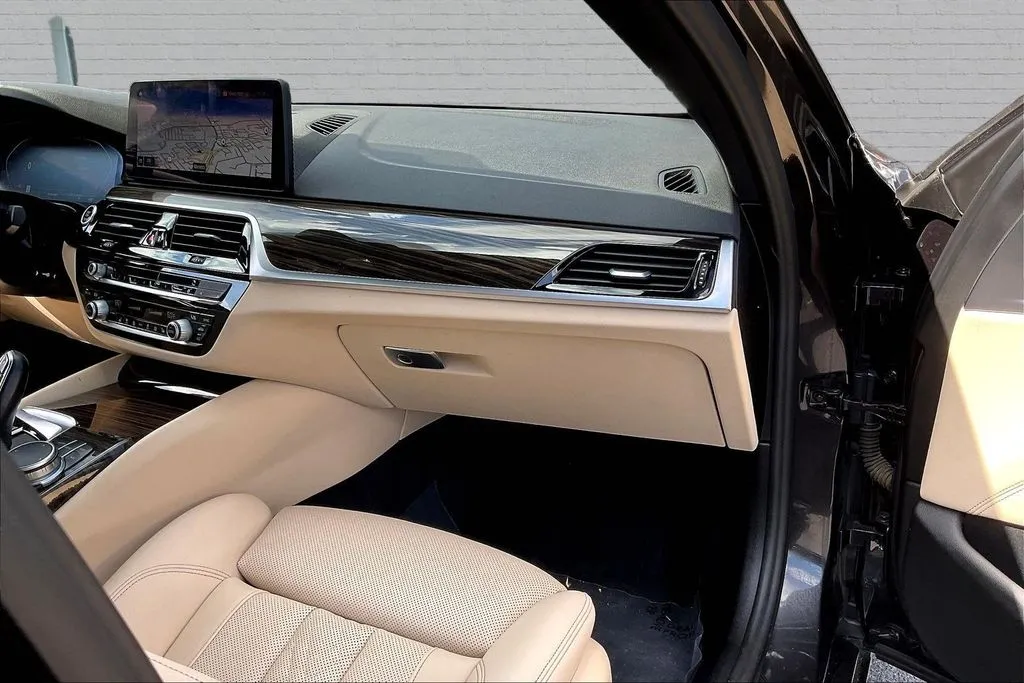 BMW 5 Series photo 25