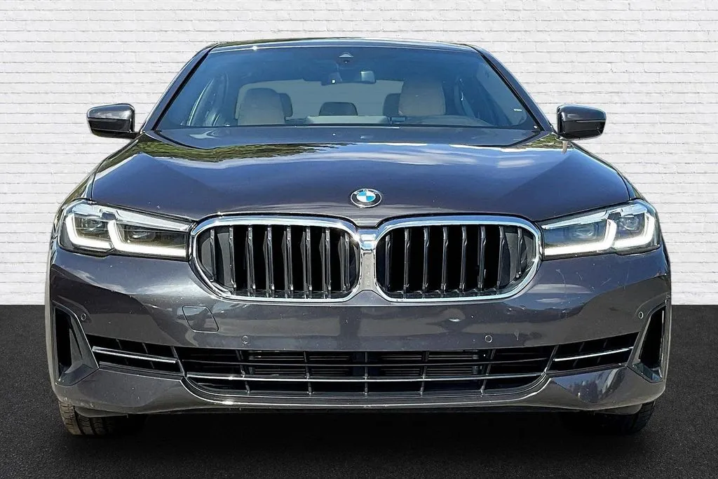 BMW 5 Series photo 2