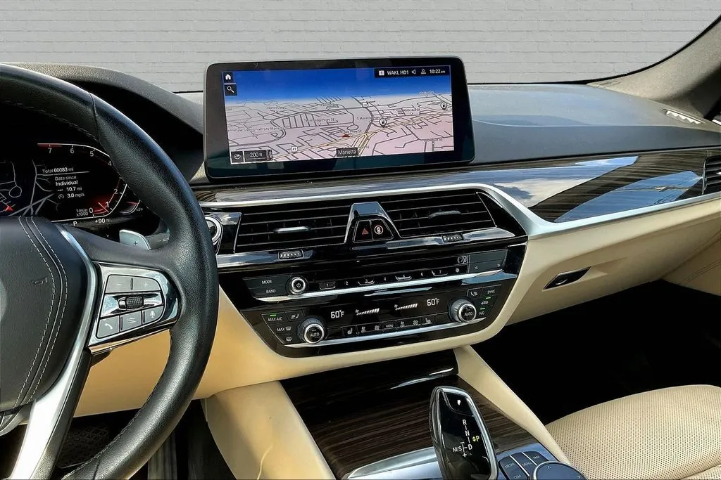 BMW 5 Series photo 9