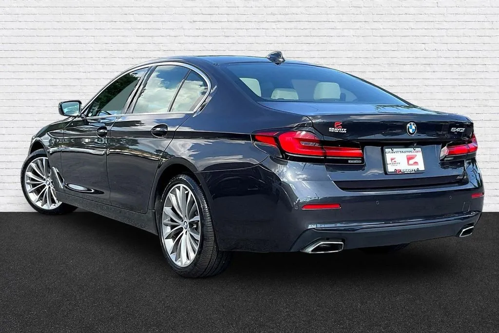 BMW 5 Series photo 4
