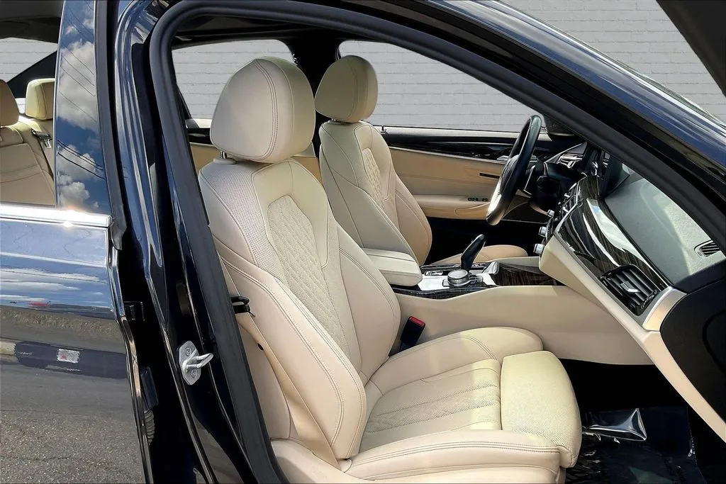 BMW 5 Series photo 28